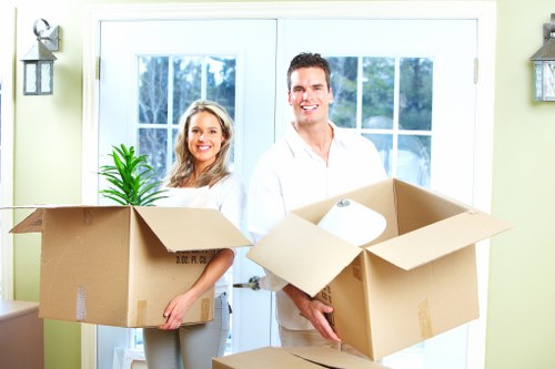 Booking a professional moving truck service in South Kensington